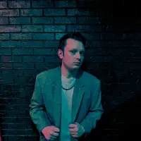 Poslechněte si interpreta undefined, sledujte hudební videa, přečtěte si životopis, podívejte se na data turné a další informace.