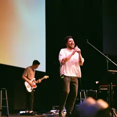 收听 David Vallier、观看音乐视频、阅读小传、查看巡演日期等 ！