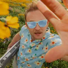 Ascolta Raymond Revel, guarda video musicali, leggi la biografia, vedi le date del tour & altro!