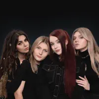 Ascolta undefined, guarda video musicali, leggi la biografia, vedi le date del tour & altro!