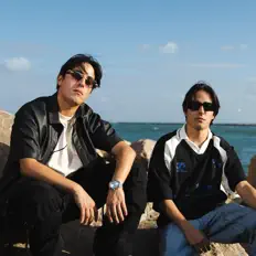 Escucha a Los Gemeloz, mira videos musicales, lee su biografía, consulta las fechas de las gira y más.