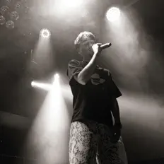 Warrigalを聴いたり、ミュージックビデオを鑑賞したり、経歴やツアー日程などを確認したりしましょう！