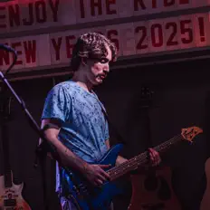 Poslechněte si interpreta Mike Yuhos, sledujte hudební videa, přečtěte si životopis, podívejte se na data turné a další informace.