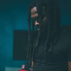 HellaBand5を聴いたり、ミュージックビデオを鑑賞したり、経歴やツアー日程などを確認したりしましょう！