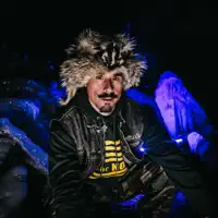 Ouve undefined, vê vídeos de música, lê a biografia, vê as datas da digressão e muito mais!