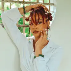 Soleil Soleil X सुनें, म्यूज़िक वीडियो देखें, बायो पढ़ें, दौरे की तारीखें और बहुत कुछ देखें!