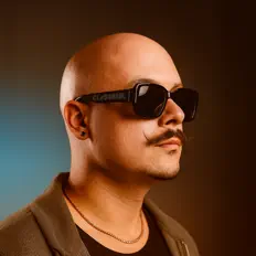 Ouve Cosmik, vê vídeos de música, lê a biografia, vê as datas da digressão e muito mais!