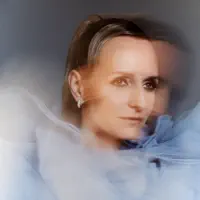 Poslechněte si interpreta undefined, sledujte hudební videa, přečtěte si životopis, podívejte se na data turné a další informace.