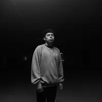 收听 undefined、观看音乐视频、阅读小传、查看巡演日期等 ！