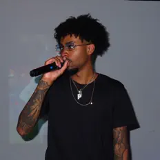 收听 DaRealPluto、观看音乐视频、阅读小传、查看巡演日期等 ！