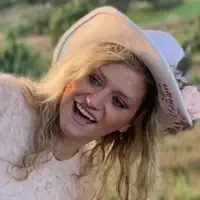 Écoutez undefined, regardez des vidéoclips, lisez la biographie, consultez les dates de tournée et plus encore !