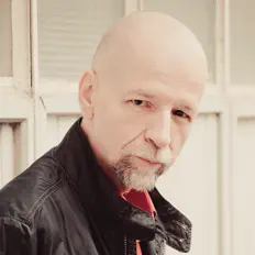 聆聽 Michail Sicas、觀看音樂影片、閱讀小傳、查看巡演日期等！