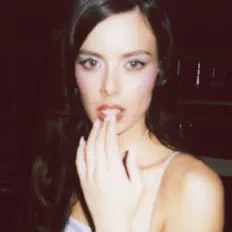 收听 MARIA MIRANDA、观看音乐视频、阅读小传、查看巡演日期等 ！