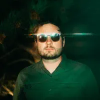 Ascolta undefined, guarda video musicali, leggi la biografia, vedi le date del tour & altro!