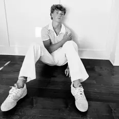 Dengarkan Graham Beeler, tonton video musik, baca bio, lihat tanggal tur & lainnya!