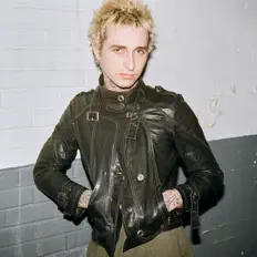 Dengarkan Alix Fernz, tonton video musik, baca bio, lihat tanggal tur & lainnya!