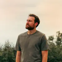 Ouça undefined, assista a videoclipes, leia a biografia, veja as datas das turnês e mais!