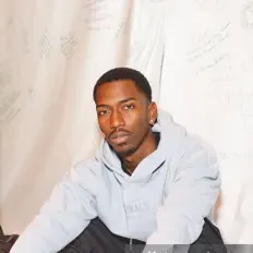 Escucha a Baynes, mira vídeos musicales, lee la biografía, consulta fechas de giras y mucho más.