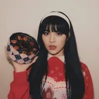 聆聽 undefined、觀看音樂影片、閱讀小傳、查看巡演日期等！