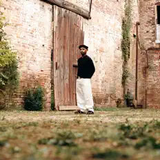 Poslechněte si interpreta Raimon, sledujte hudební videa, přečtěte si životopis, podívejte se na data turné a další informace.