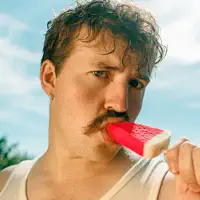 undefinedを聴いたり、ミュージックビデオを鑑賞したり、経歴やツアー日程などを確認したりしましょう！