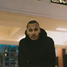 Escucha a LAV!, mira videos musicales, lee su biografía, consulta las fechas de las gira y más.