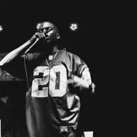 undefined을(를) 듣고, 뮤직 비디오를 보고, 약력을 읽고, 투어 일정 등을 확인하세요!