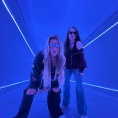 Dengarkan The Mondays, tonton video musik, baca bio, lihat tanggal tur & lainnya!