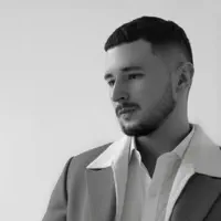 Hör dir undefined an, schau dir Musikvideos an, lies die Biografie, finde Tourdaten und mehr!