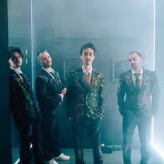 收听 Lanes、观看音乐视频、阅读小传、查看巡演日期等 ！