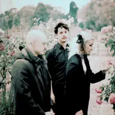 Dengarkan Plovers, tonton video musik, baca bio, lihat tanggal tur & lainnya!