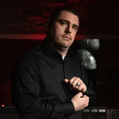 Ouve PIVE, vê vídeos de música, lê a biografia, vê as datas da digressão e muito mais!