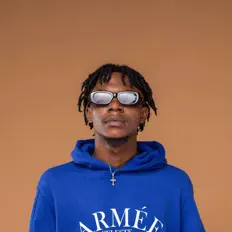 Hör dir JOZ an, schau dir Musikvideos an, lies die Biografie, finde Tourdaten und mehr!