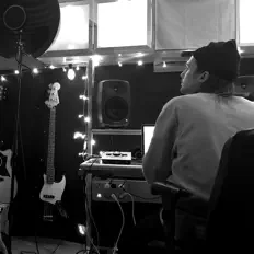 Ouça Monthey, assista a videoclipes, leia a biografia, veja as datas das turnês e mais!