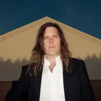 Ouça undefined, assista a videoclipes, leia a biografia, veja as datas das turnês e mais!