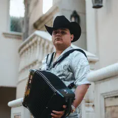 Poslechněte si interpreta Dani Tapia, sledujte hudební videa, přečtěte si životopis, podívejte se na data turné a další informace.