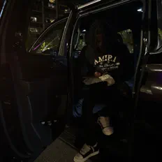 收听 Ishrackz、观看音乐视频、阅读小传、查看巡演日期等 ！