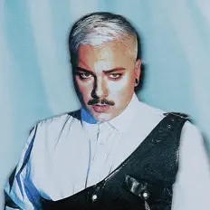 Escucha a LOYD, mira videos musicales, lee su biografía, consulta las fechas de las gira y más.