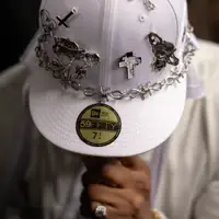 Hör dir undefined an, schau dir Musikvideos an, lies die Biografie, finde Tourdaten und mehr!