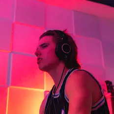 Dengarkan zach davaz, tonton video musik, baca bio, lihat tanggal tur & lainnya!