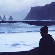 ARIV3을(를) 듣고, 뮤직 비디오를 보고, 약력을 읽고, 투어 일정 등을 확인하세요!