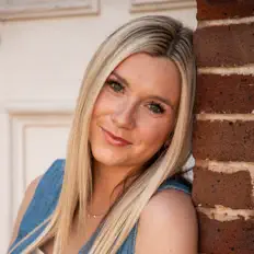 收听 Emmy Moyen、观看音乐视频、阅读小传、查看巡演日期等 ！