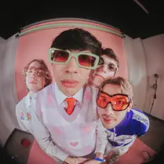 Écoutez Midnight Wagon, regardez des vidéoclips, lisez la biographie, consultez les dates de tournée et plus encore !