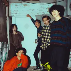 Dengarkan マリ, tonton video musik, baca bio, lihat tanggal tur & lainnya!
