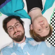 Photoyouthを聴いたり、ミュージックビデオを鑑賞したり、経歴やツアー日程などを確認したりしましょう！