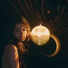 Luister naar Mina Richman, bekijk muziekvideo's, lees de bio, bekijk de tourdata, en meer!