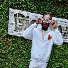 Sliva dinle, müzik videolarını izle, biyografisini oku, tur tarihlerini ve daha fazlasını gör!