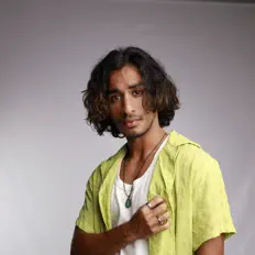 Ascolta Channuka, guarda video musicali, leggi la biografia, vedi le date del tour & altro!