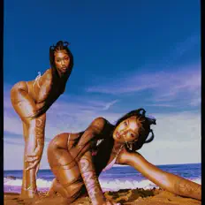 Ascolta Qui, guarda video musicali, leggi la biografia, vedi le date del tour & altro!