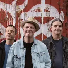 Dengarkan The Moonrocks, tonton video musik, baca bio, lihat tanggal tur & lainnya!